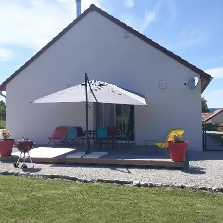 Entre Lacs Et Montagnes , Maison Individuelle,lits Prepares, Parking Et Menage Inclus Holiday home *